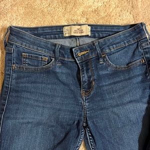 SUPER SKINNY HOLLISTER JEANS